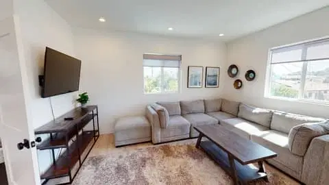 June Homes 90006, Los Angeles – Common Area