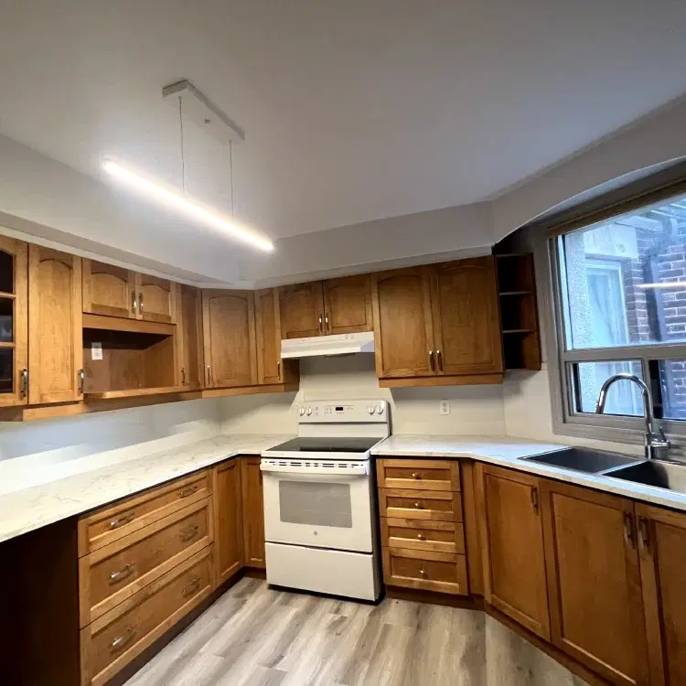 1942 Queens St E, Toronto – Kitchen