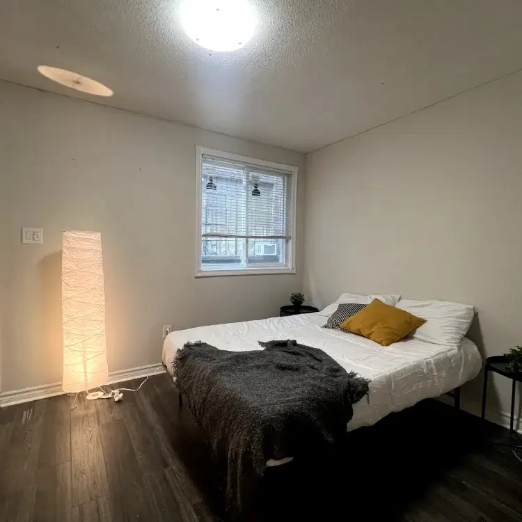 38 St Lawrence St, Toronto – Adelaide Room( 1 Bed 1 Bath )