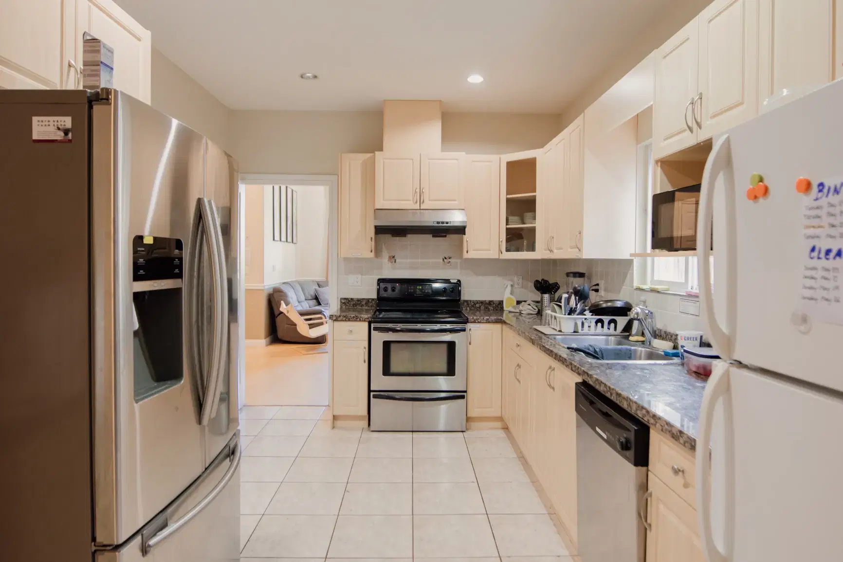 5859 Sussex Ave, Burnaby – Kitchen
