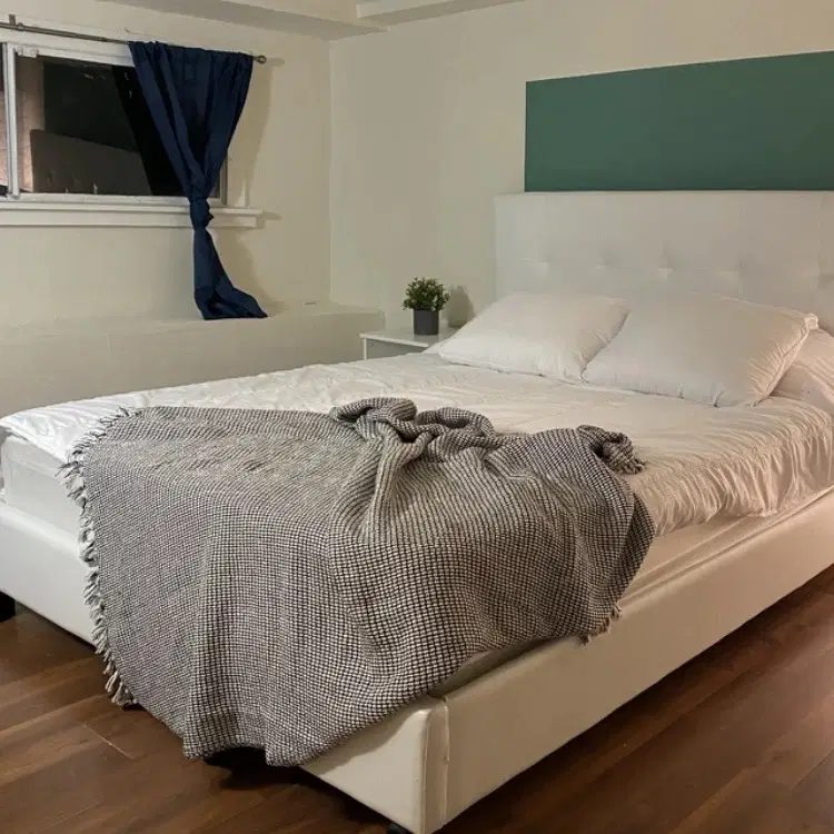 2095 Ferndale Street, Vancouver – Botswana Room (1 Bed 1 Bath)