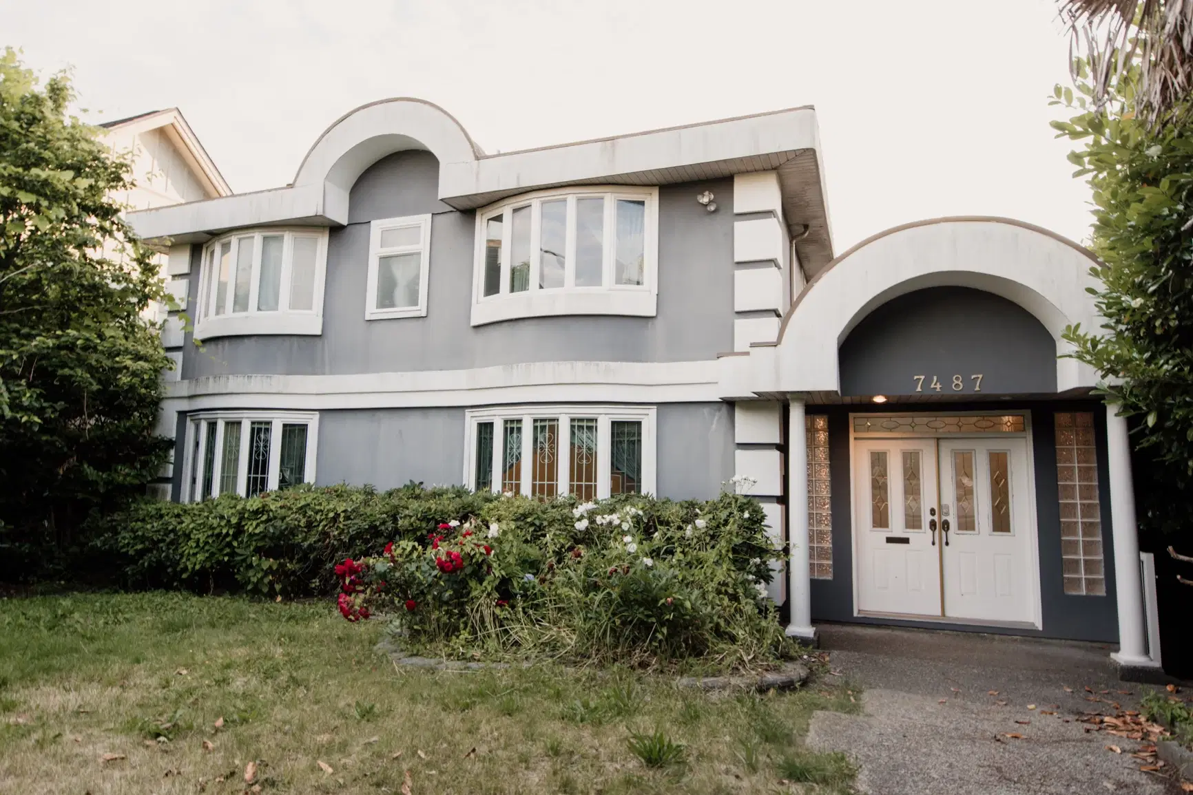 7487 Granville St, Vancouver – Exterior