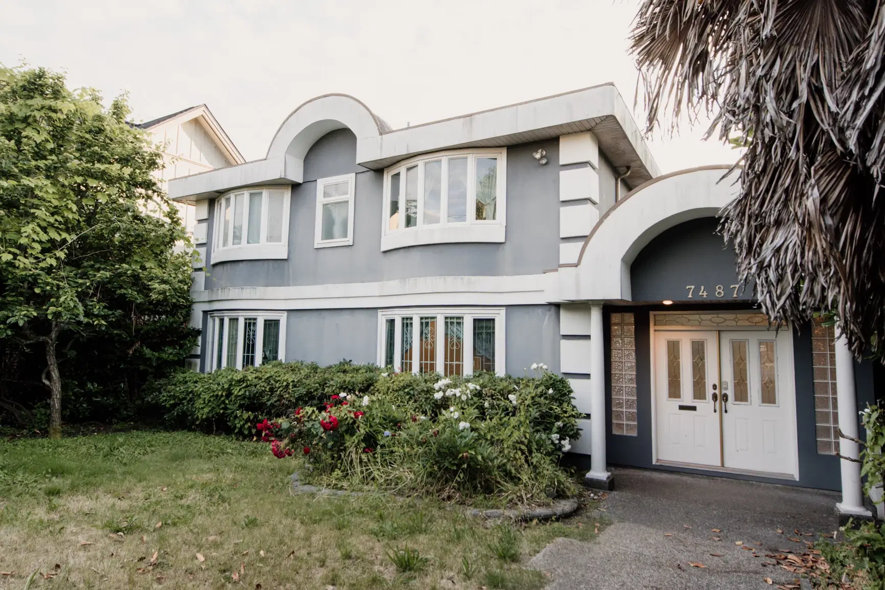7487 Granville St, Vancouver – Exterior