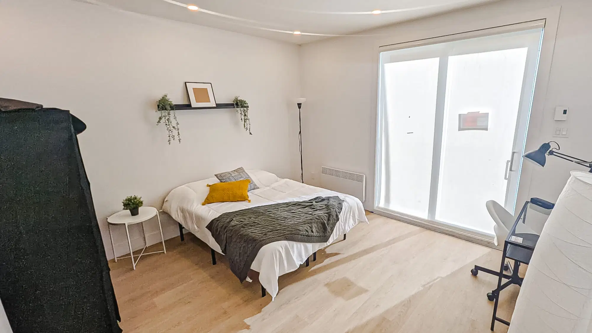 364 Rue Delinelle, Montreal – Opal Room (1 Bed 1 Bath)