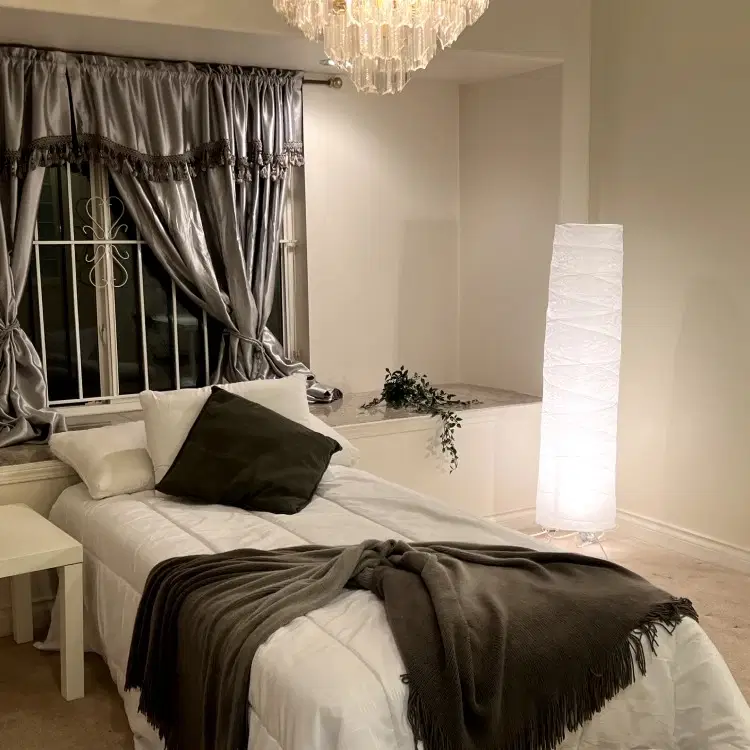 7487 Granville St, Vancouver – Drammen Room (1 Bed 1 Bath)