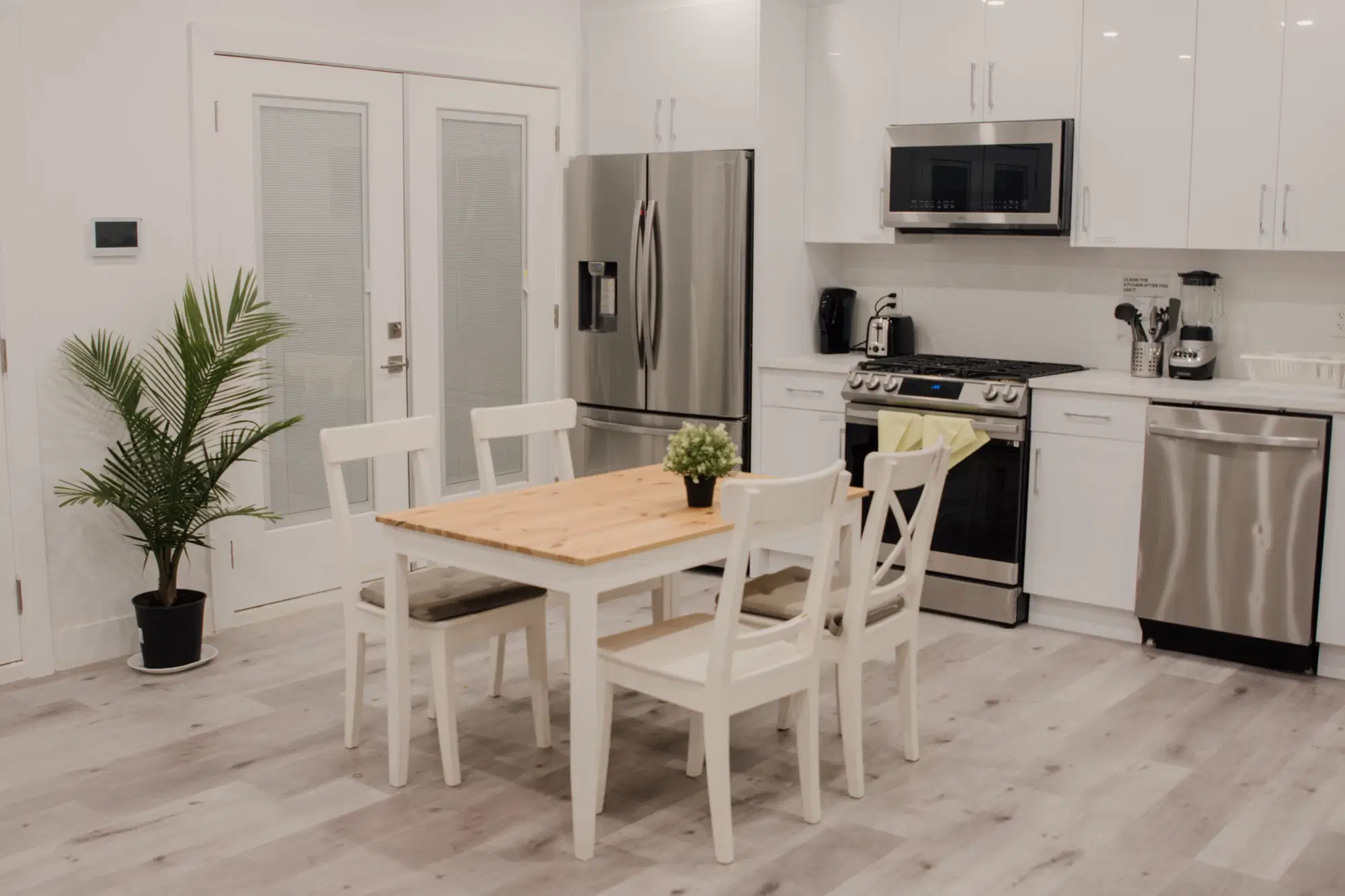 5140 Slocan St, Vancouver – Kitchen