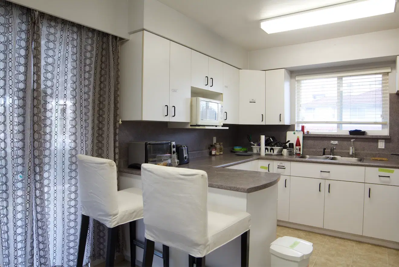 6975 Beatrice St, Vancouver – Kitchen