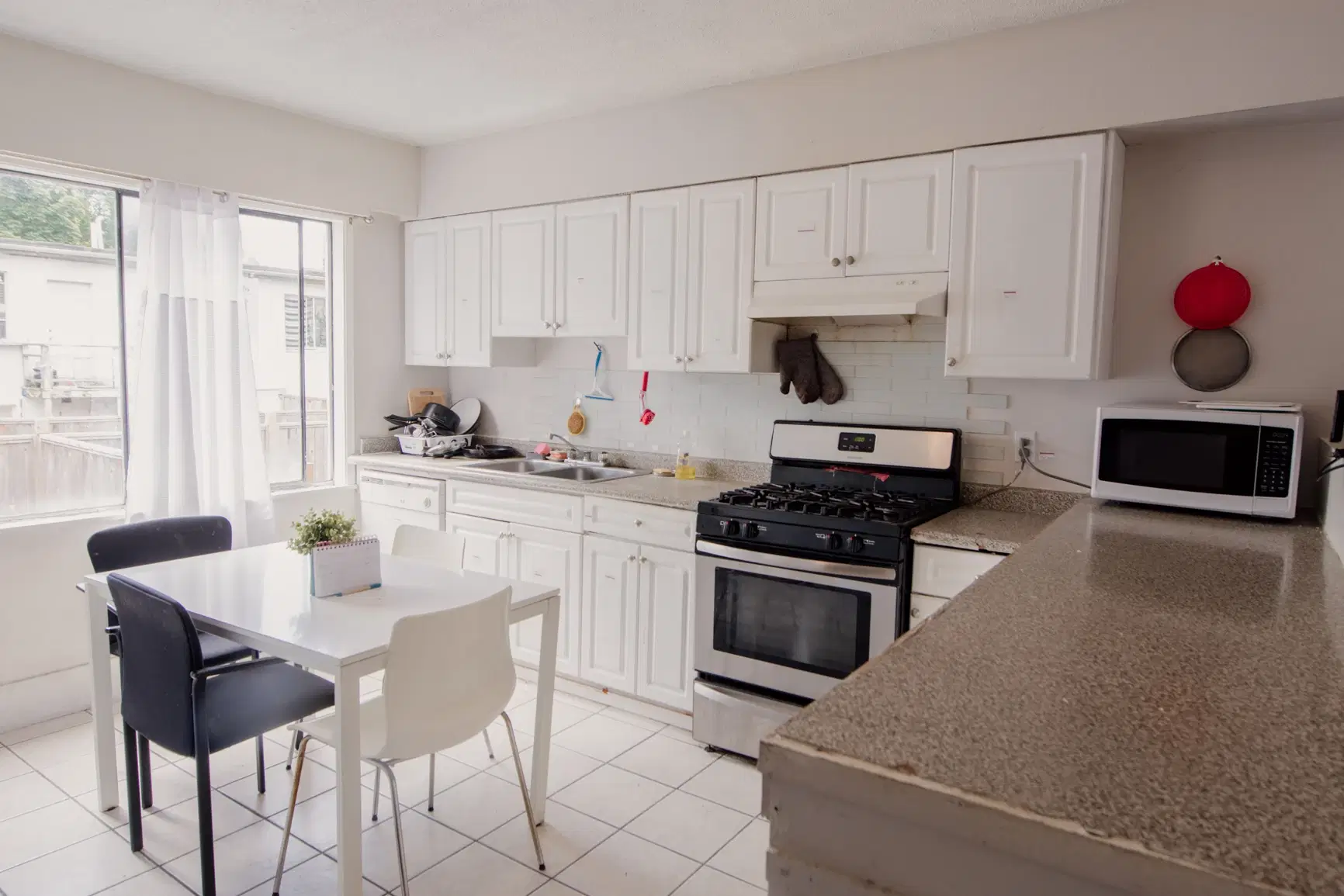2090 E Pender St, Vancouver – Kitchen