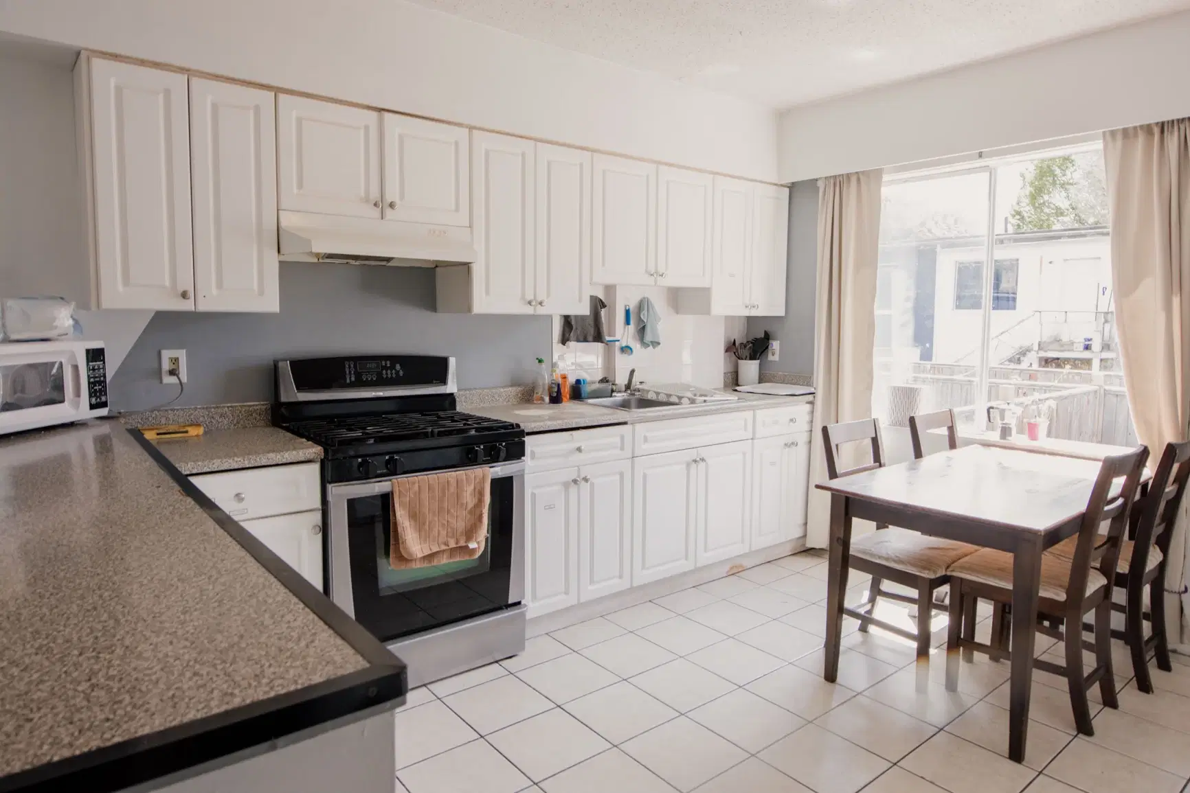2084 East Pender Street, Vancouver – Kitchen