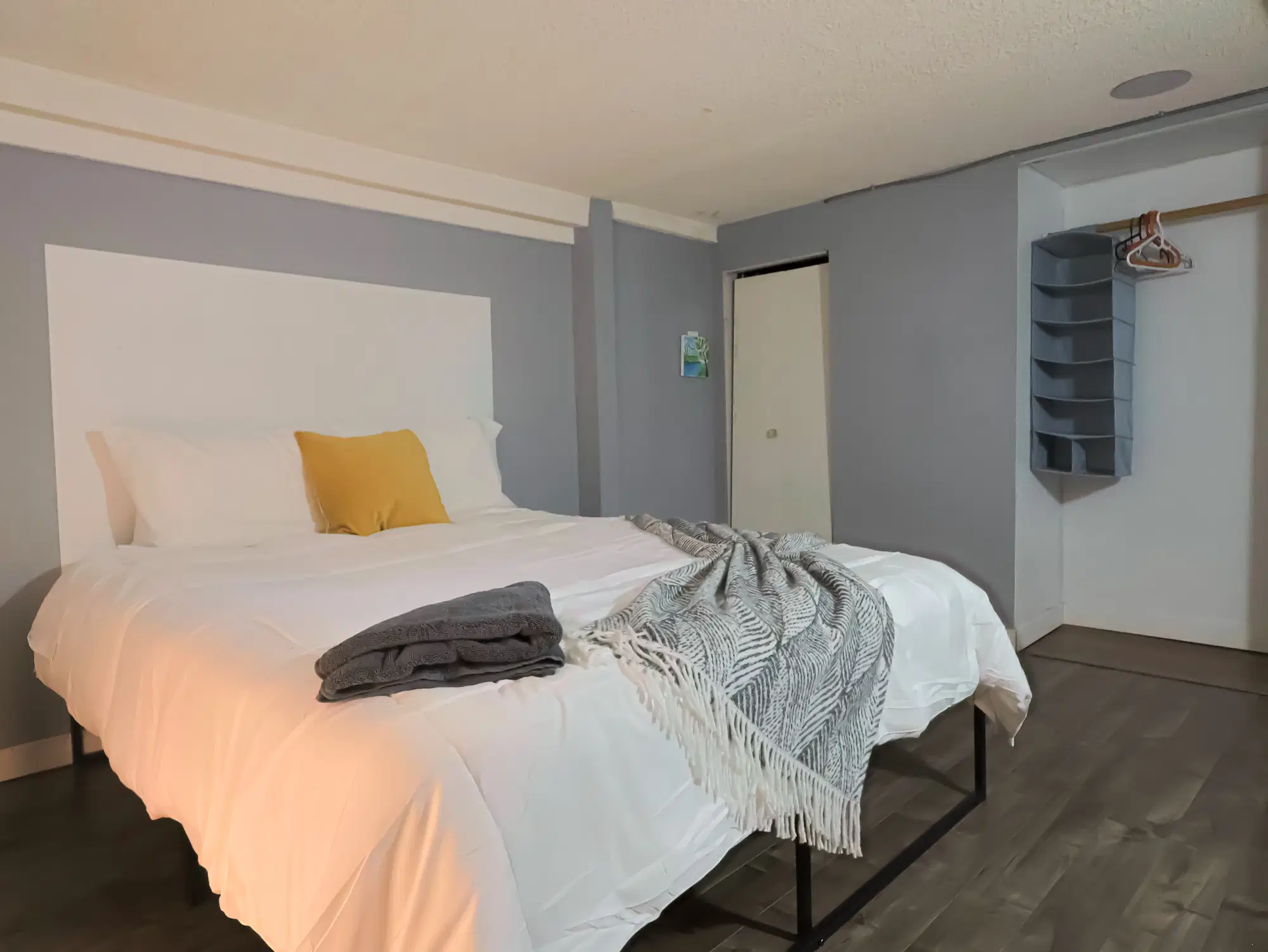 2084 East Pender Street, Vancouver – Piriapolis Room( 1 Bed 1 Bath )