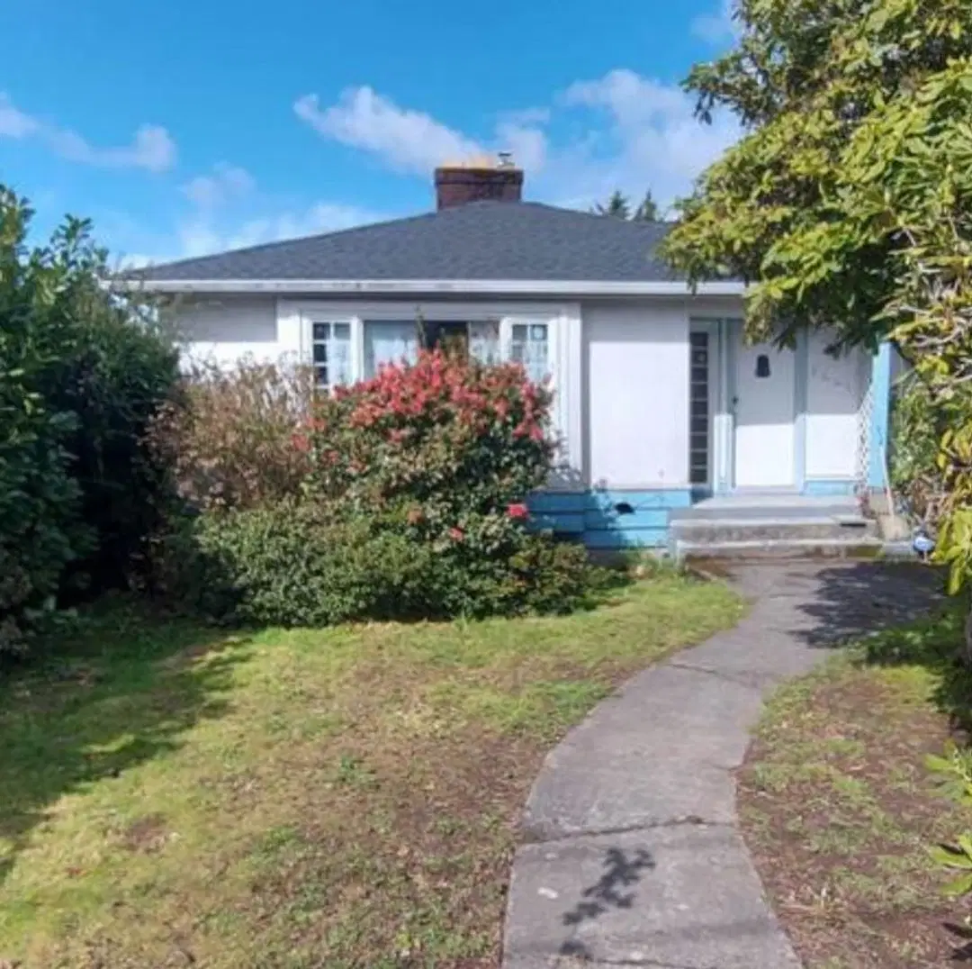 7441 Granville St, Vancouver – Exterior