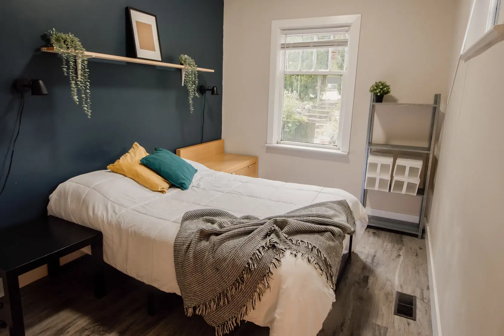 2012 7th Ave, New Westminster – Wreck Beach Room (1 Bed 1 Bath)