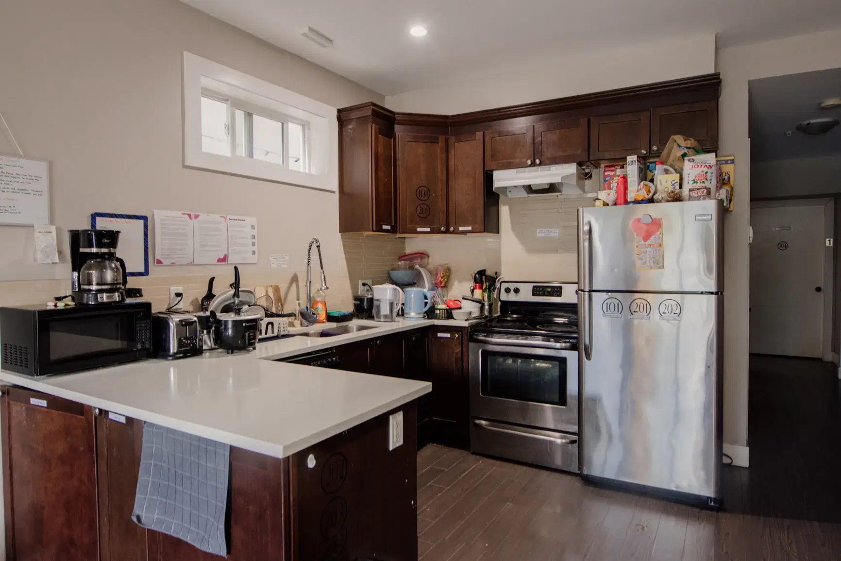 1369 East Broadway, Vancouver – Kitchen