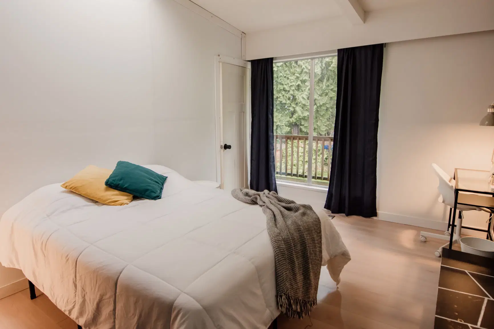 1177 15th St East, Vancouver – Room in a 1 Bed 1 Bath | Citrine Room