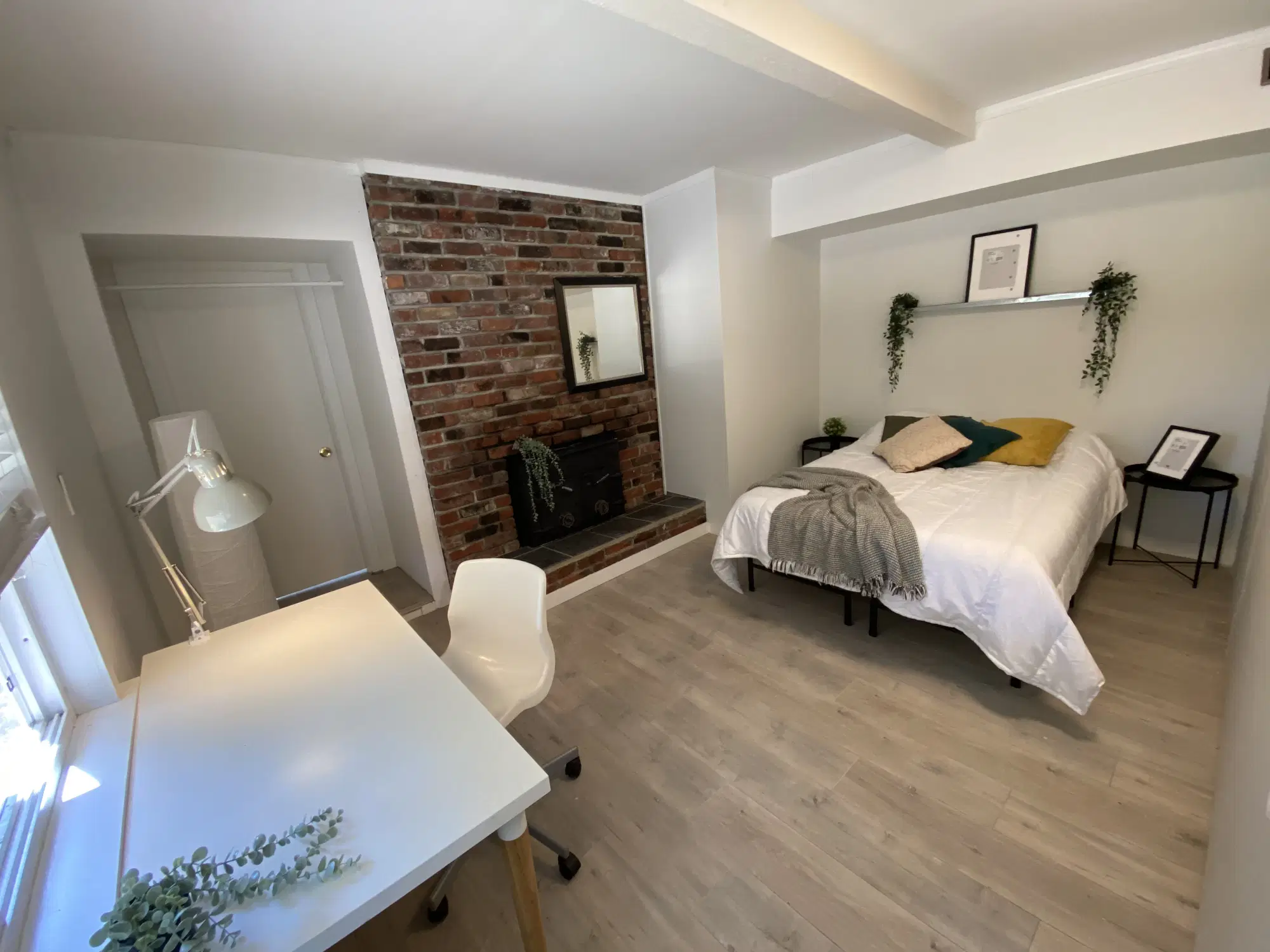1177 15th St East, Vancouver – Room in a 1 Bed 1 Bath | Roble Room
