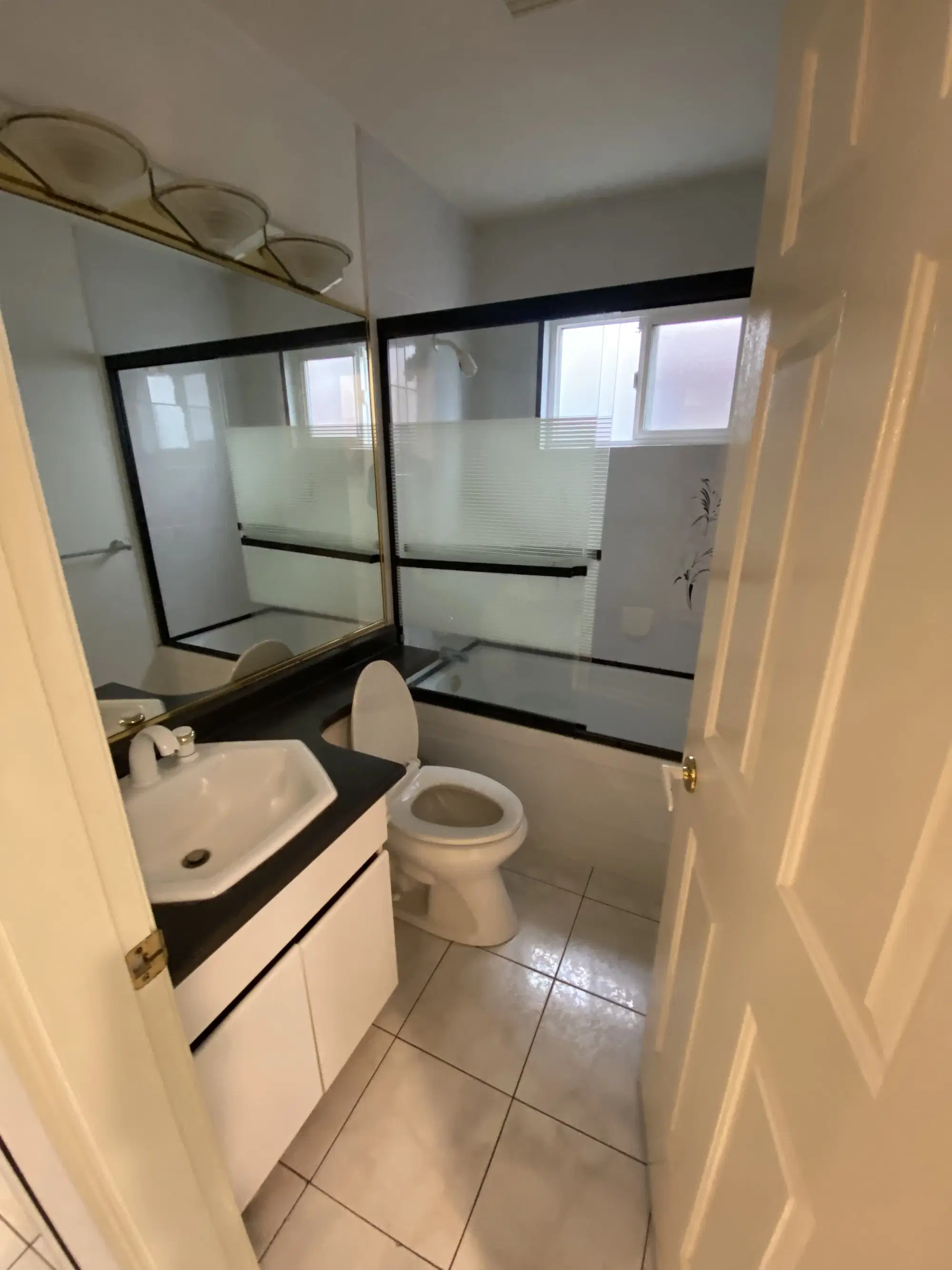 655 E 51st Ave, Vancouver – Bathroom