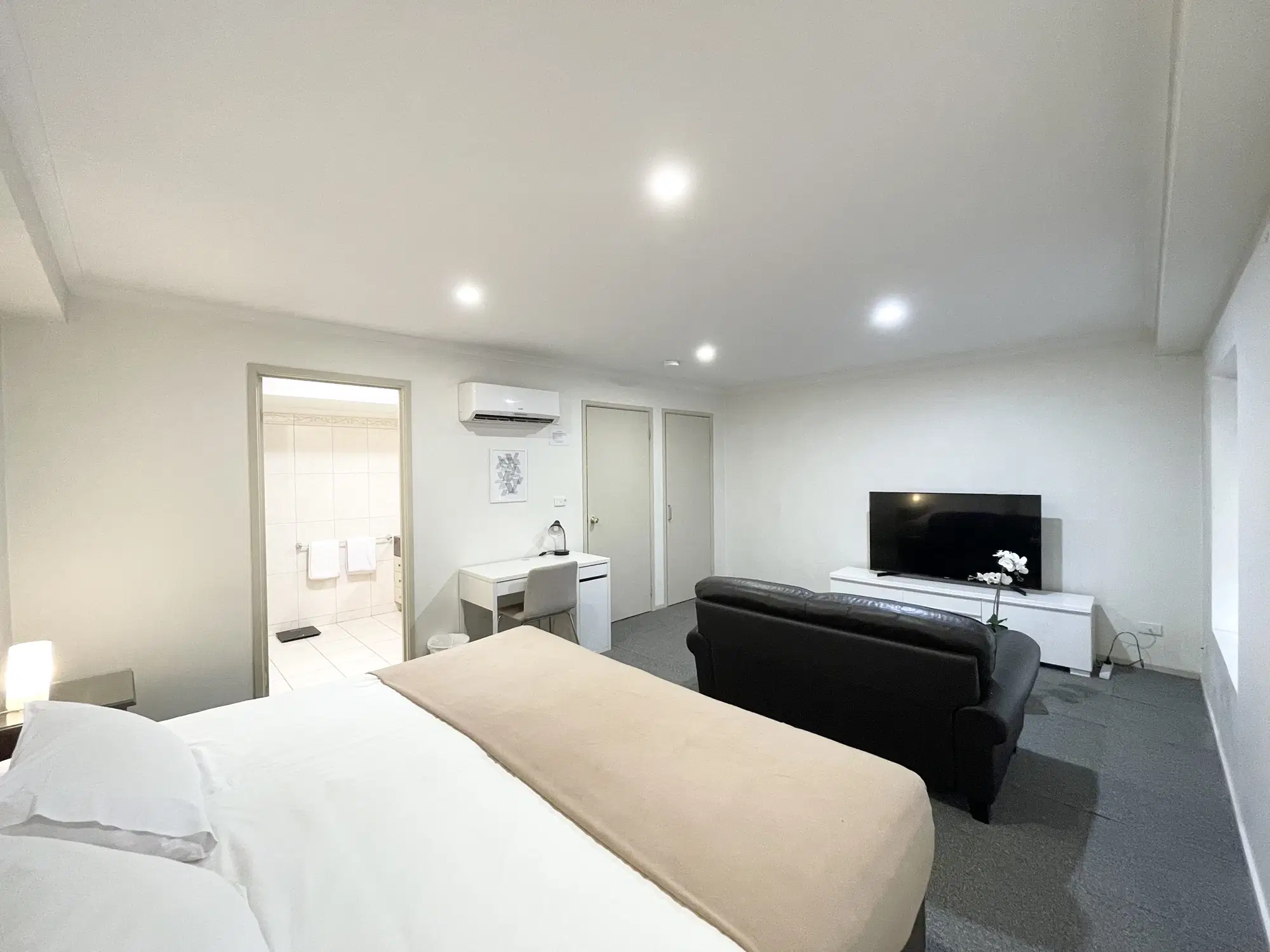 3 Nicholson Place, Melbourne – Room 2 (Ensuite)