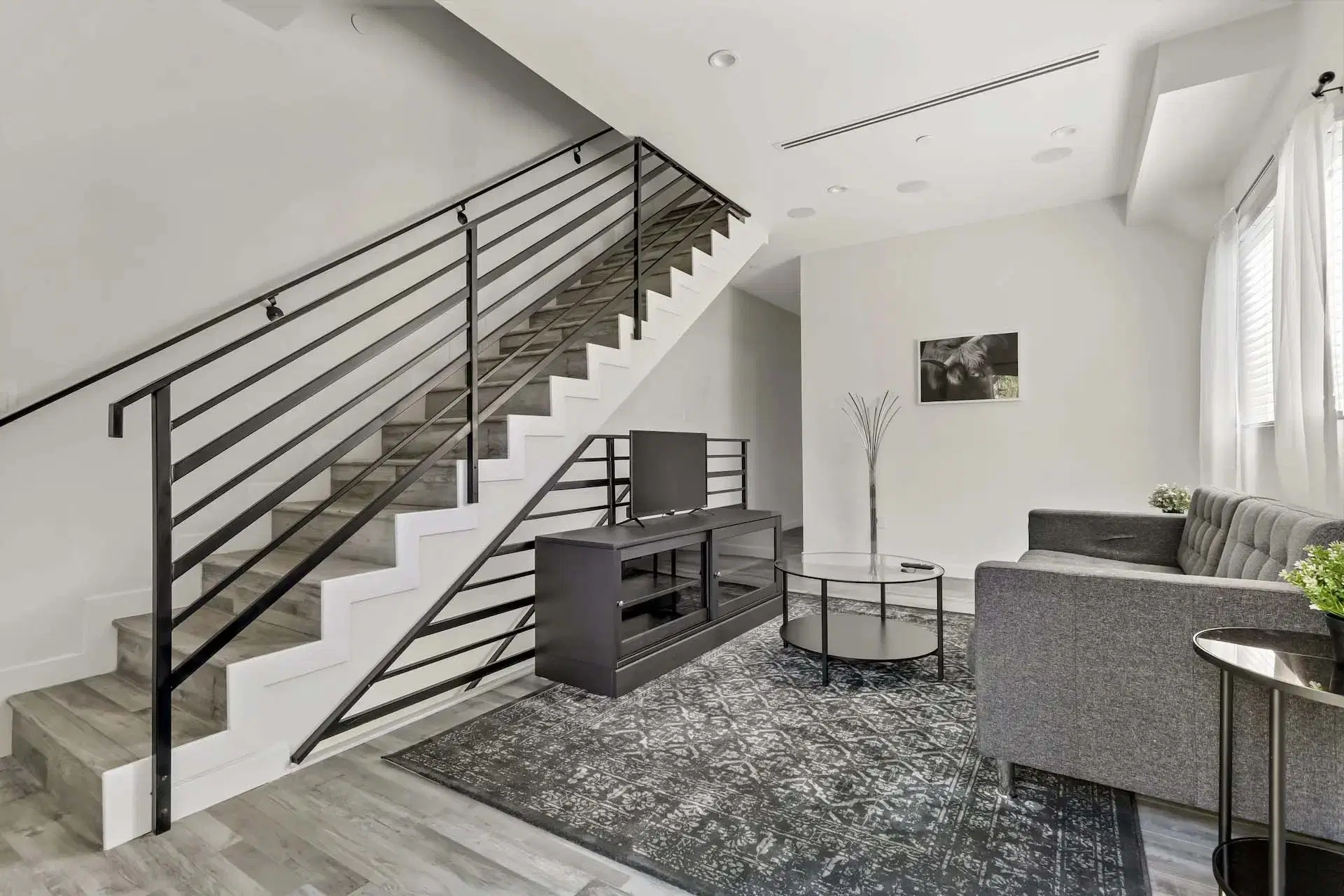 June Homes 90033, Los Angeles – Common Area