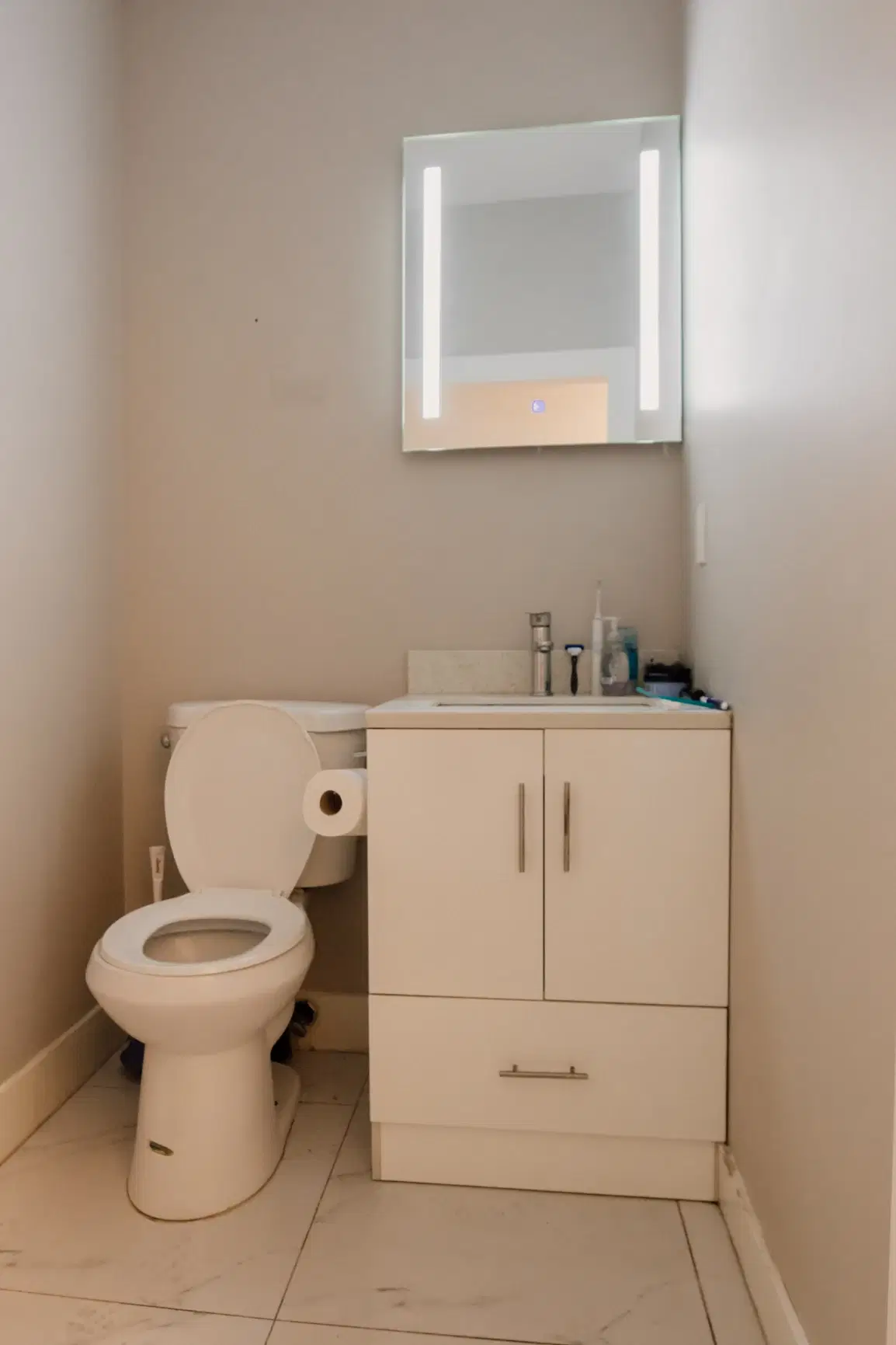 1361 E Broadway, Vancouver – Bathroom