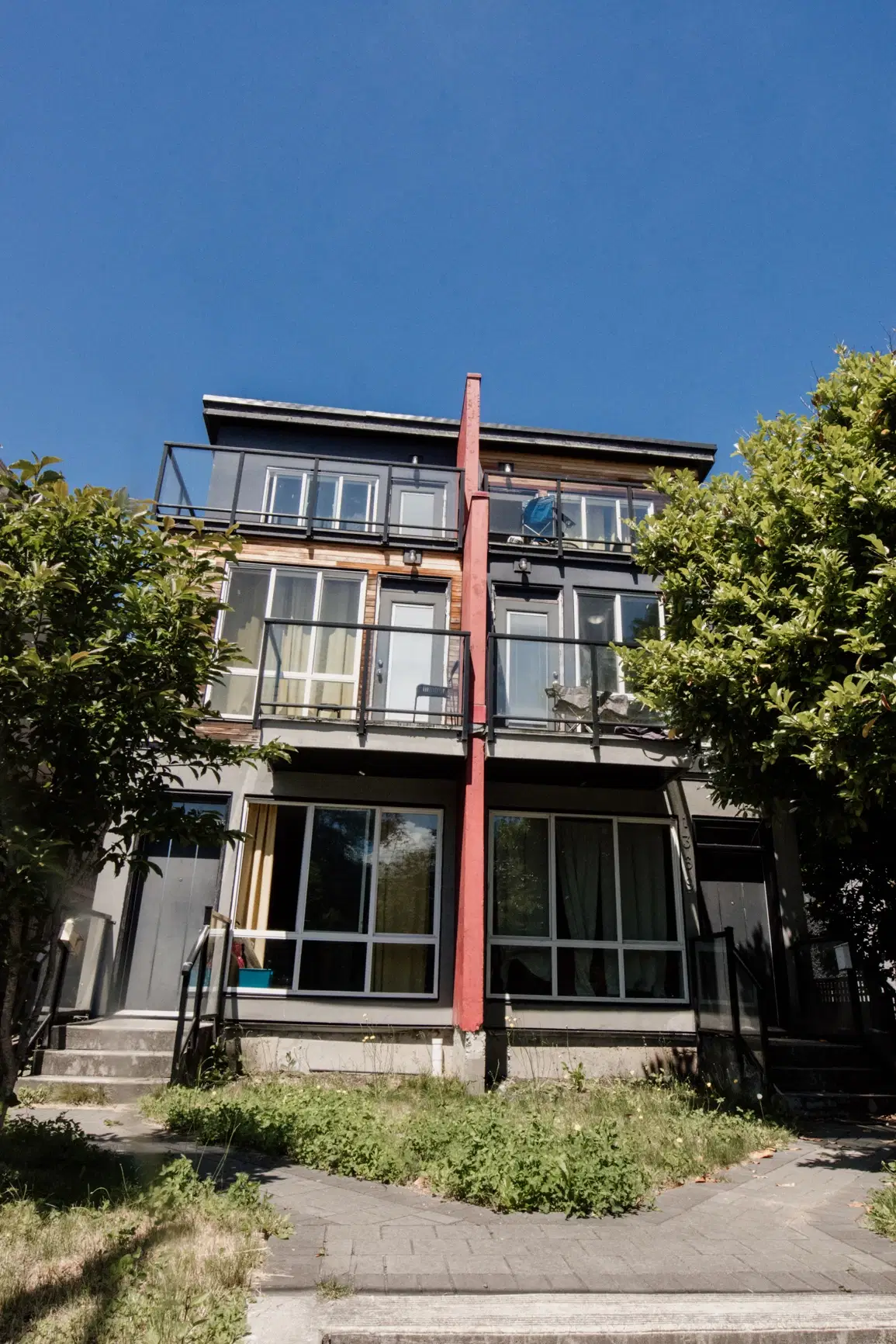 1361 E Broadway, Vancouver – Exterior