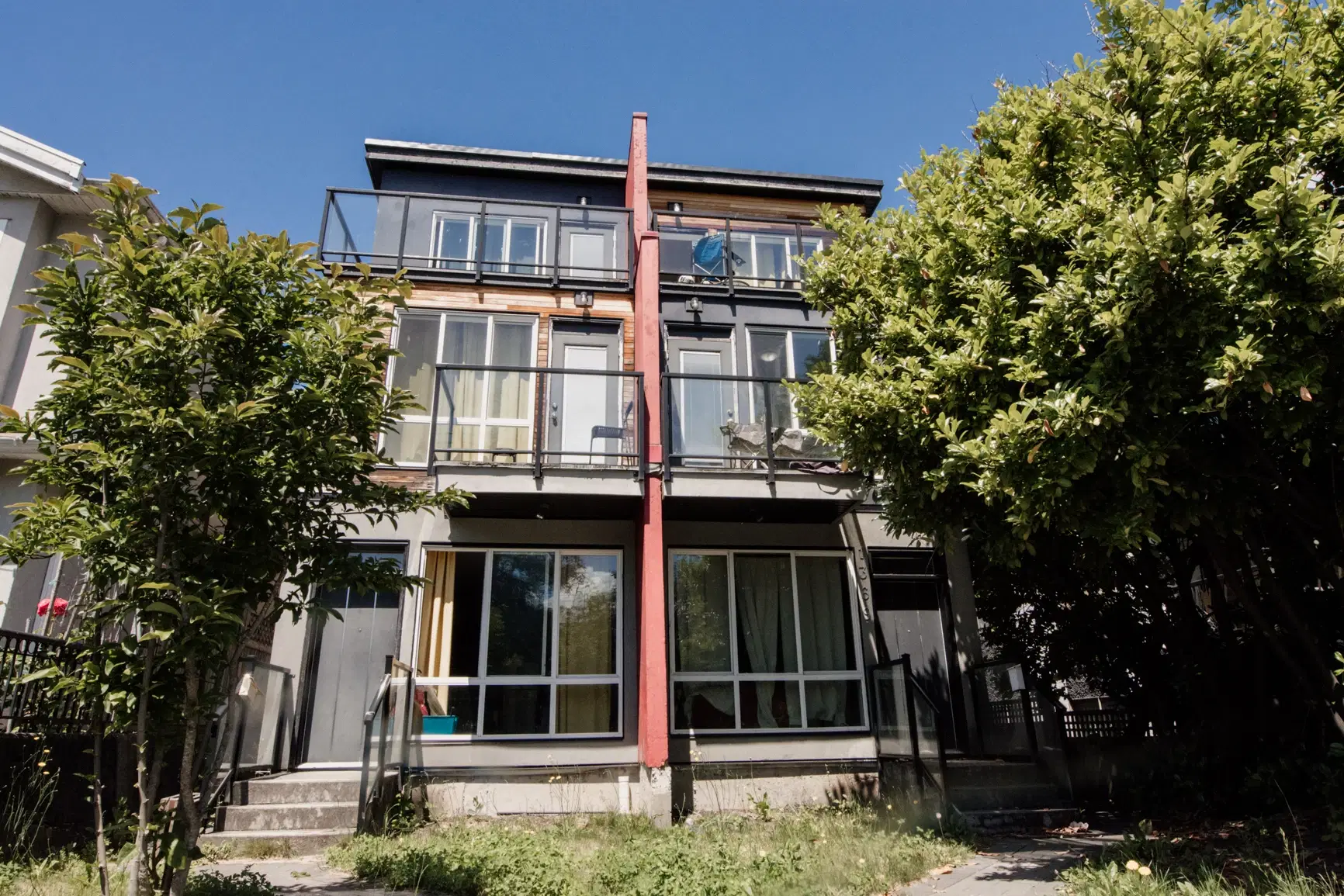1361 E Broadway, Vancouver – Exterior