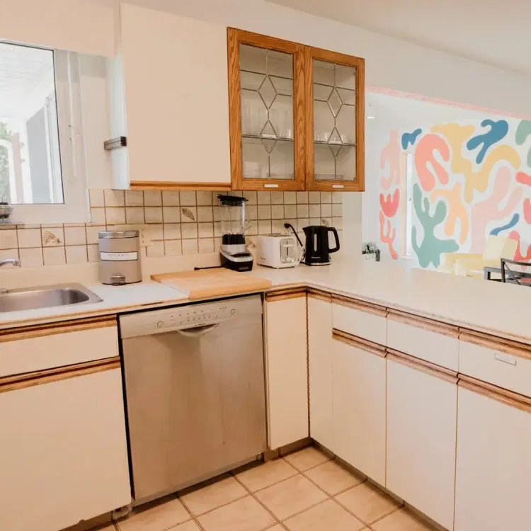 5565 Grant St, Vancouver – Kitchen