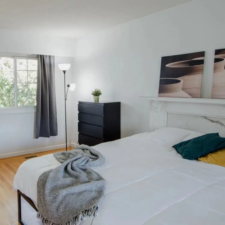 5565 Grant St, Vancouver – Halifax Room ( 5 Bed 3 Bath )