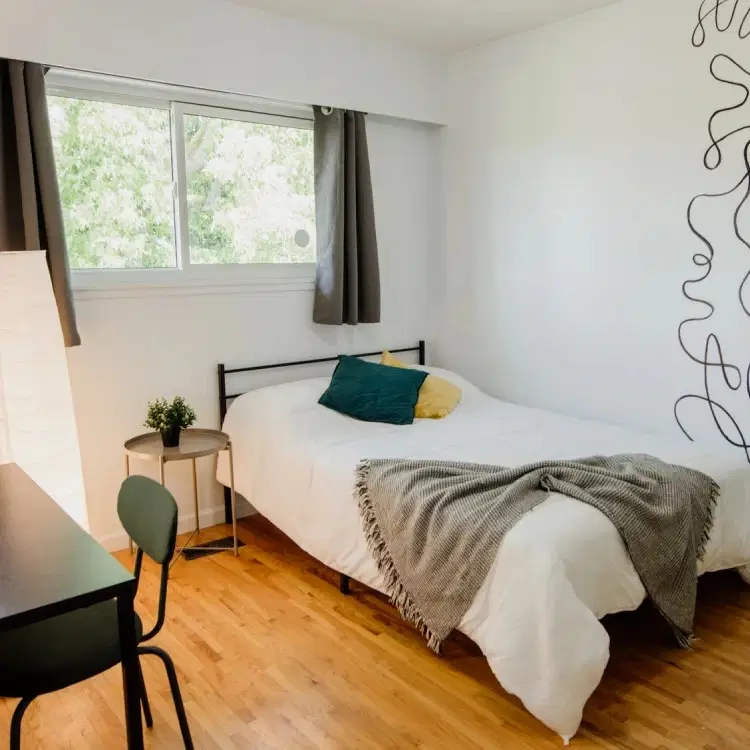 5565 Grant St, Vancouver – Dawson Room ( 5 Bed 3 Bath )