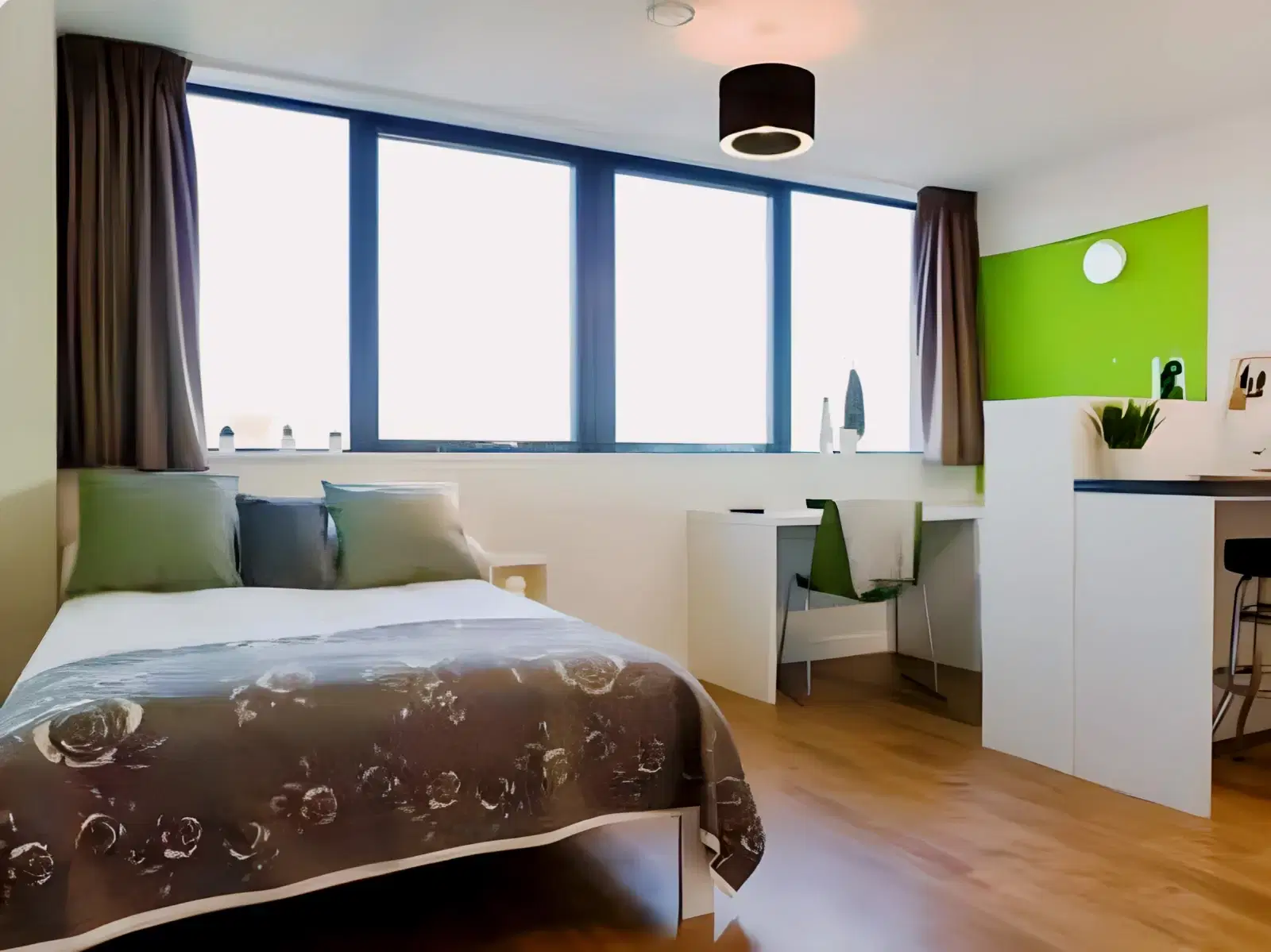 St Lawrence House, Bristol – Premium Studio