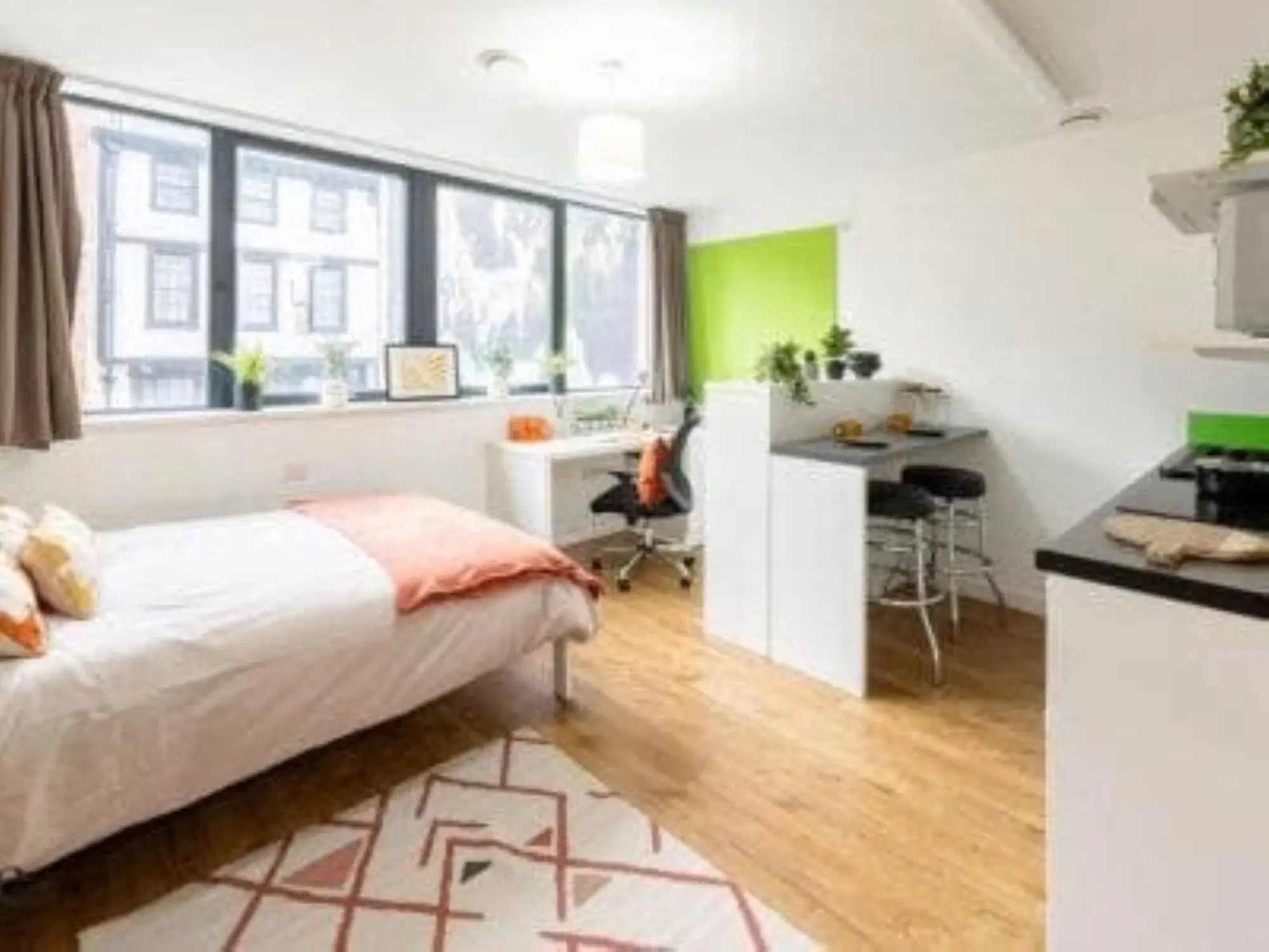 St Lawrence House, Bristol – Deluxe Studio