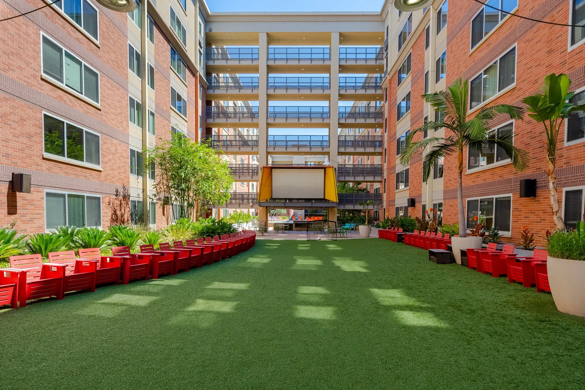 University Gateway, Los Angeles – Exterior