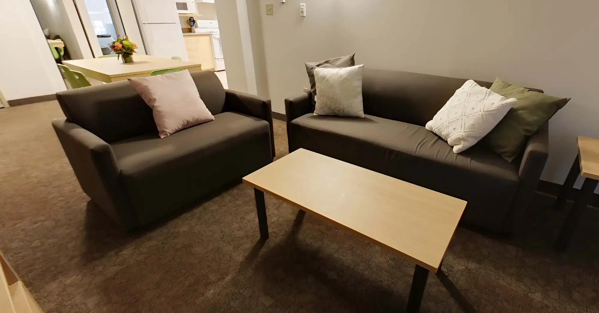 West Village Suites, Hamilton – 5 Bed 2.5 Bath