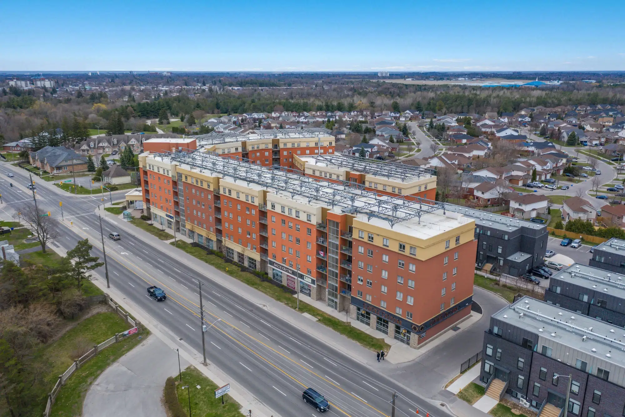 17Hundred, Oshawa – Exterior