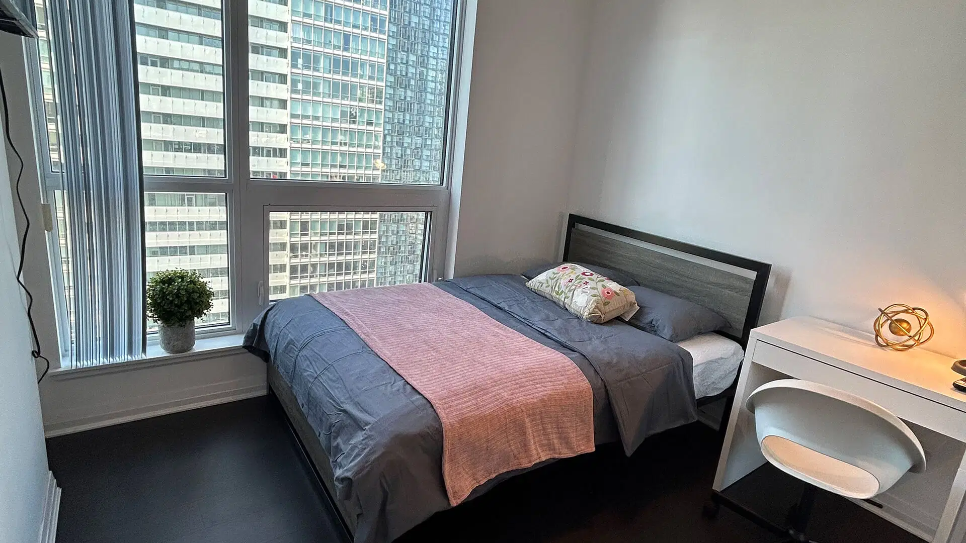 Liwinco Entertainment District, Toronto – Deluxe Room | 3307