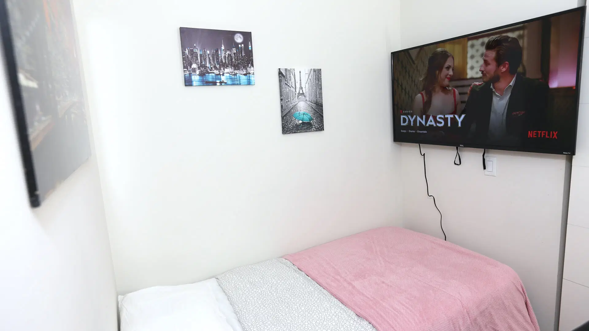 Liwinco Entertainment District, Toronto – Den Room | 406