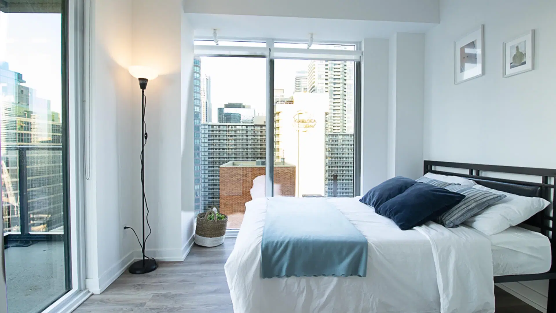 Liwinco Yonge Dundas Street, Toronto – Flex Premium | 1715