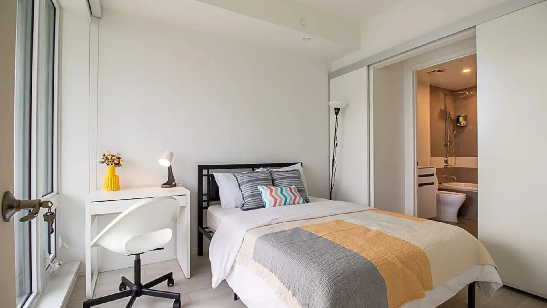 Liwinco Yonge Dundas Street, Toronto – Master Room | 1802
