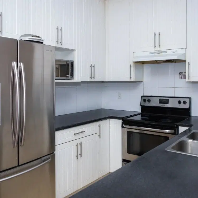 923 E Broadway, Vancouver – Kitchen