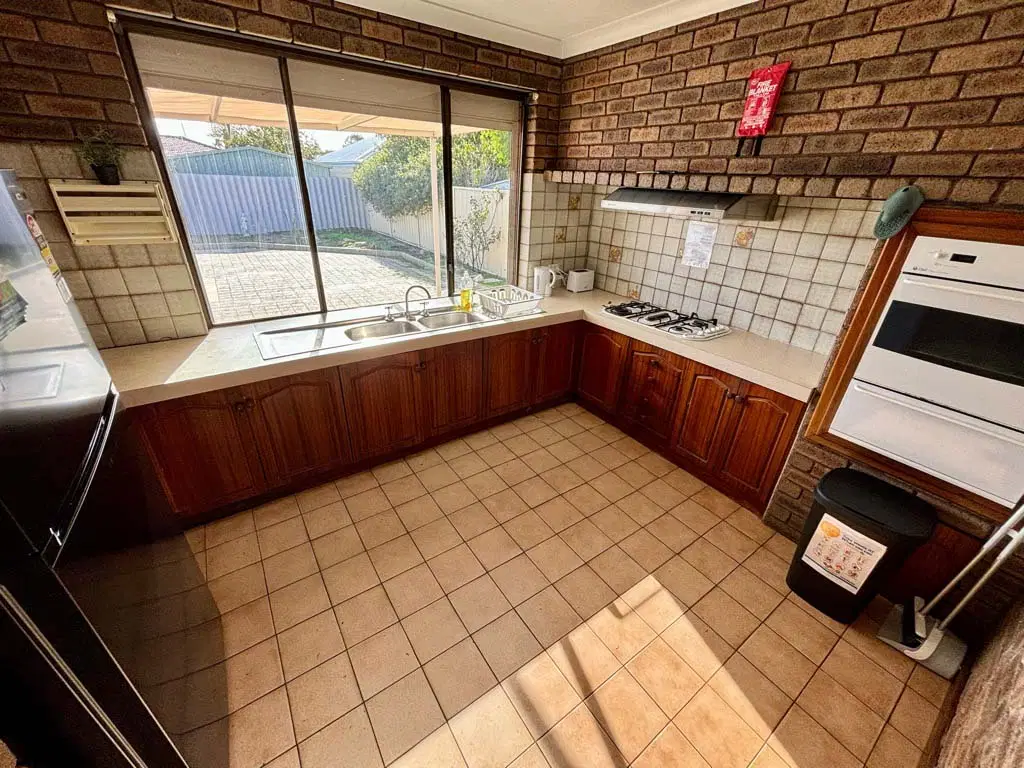 Room in a 4 Bedroom Apartment, 58 Gerard Street, East Cannington, City of Canning, 6107 – Kitchen