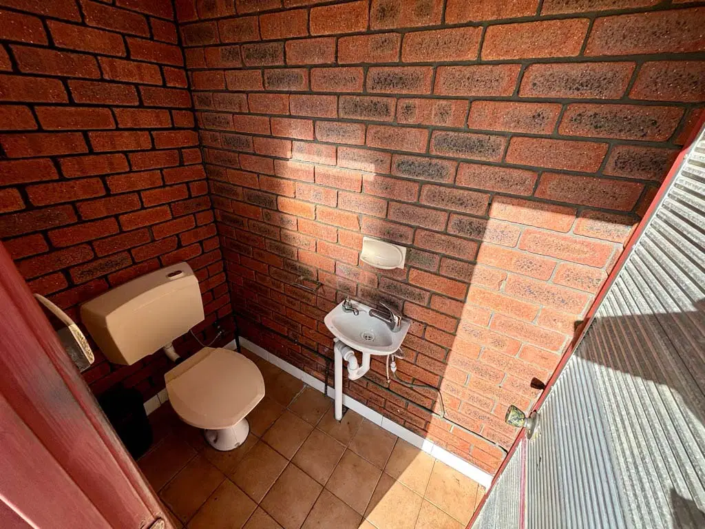 Room in a 4 Bedroom Apartment, 58 Gerard Street, East Cannington, City of Canning, 6107 – Bathroom