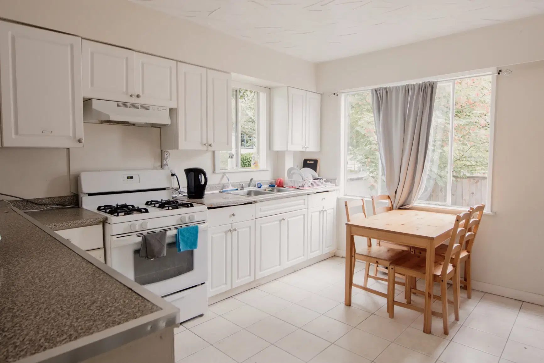 2096 E Pender St, Vancouver – Kitchen