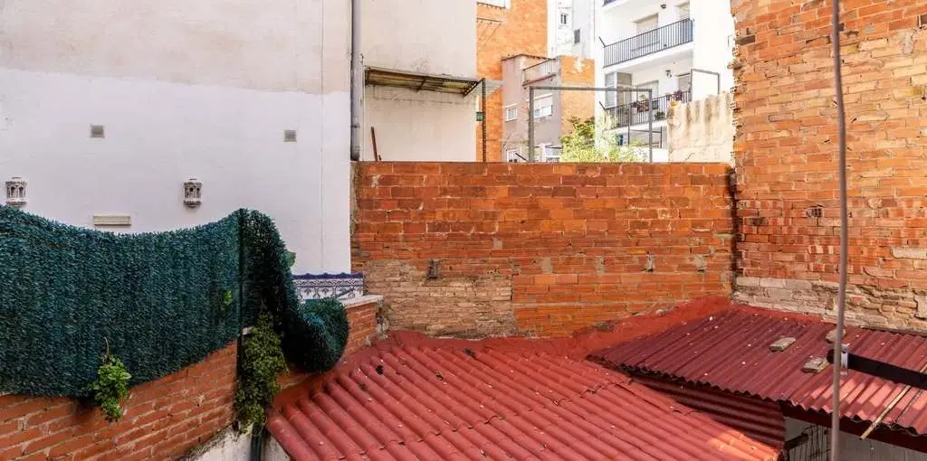 Antiga Travessera 1, Barcelona – Exterior