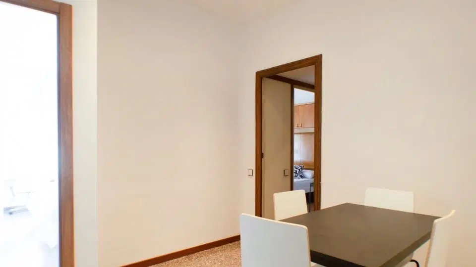 Comte Borrell 1, Barcelona – Amenities