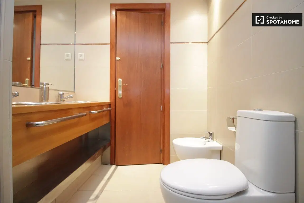 Gonzalez Tablas, Barcelona – Bathroom