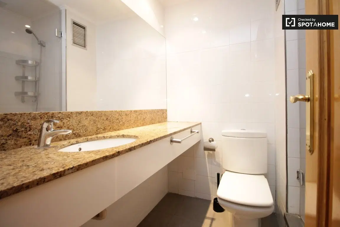 Gonzalez Tablas, Barcelona – Bathroom