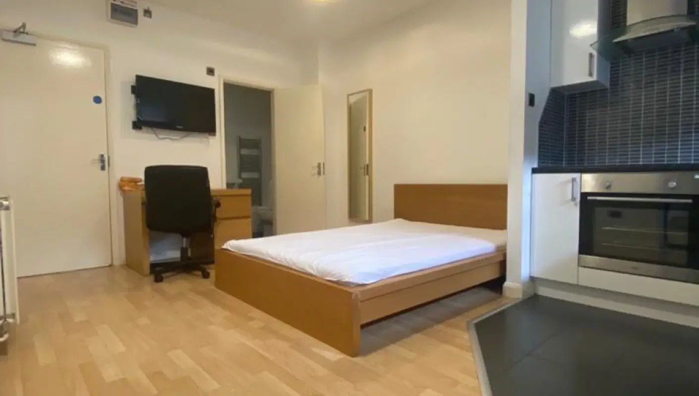 35K Western Boulevard, Leicester