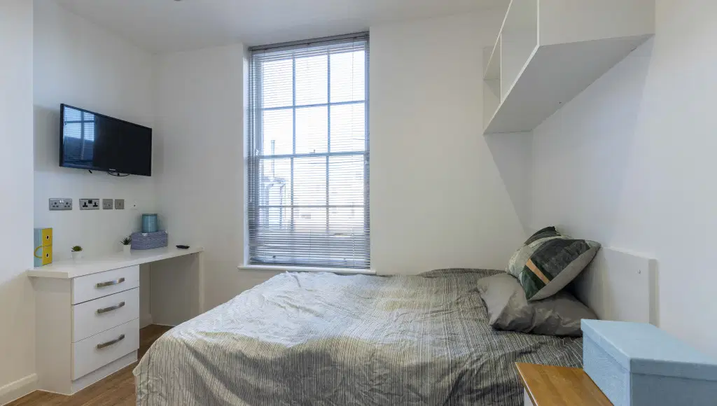 17 De Montfort Street, Leicester – Bedroom