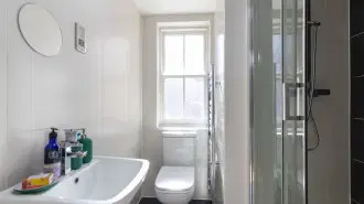 17 De Montfort Street, Leicester – Bathroom