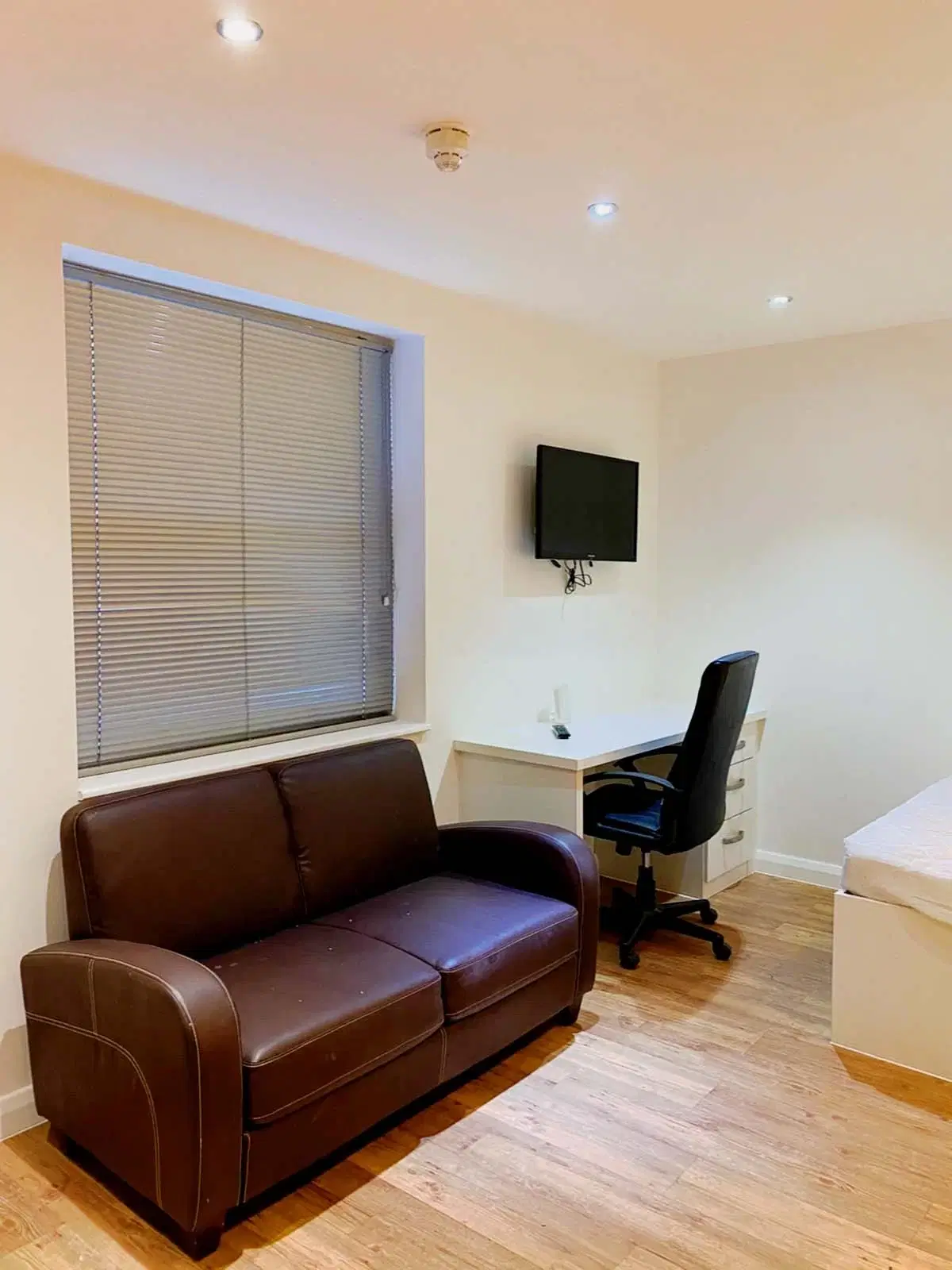 17 De Montfort Street, Leicester – Large Premier Studio