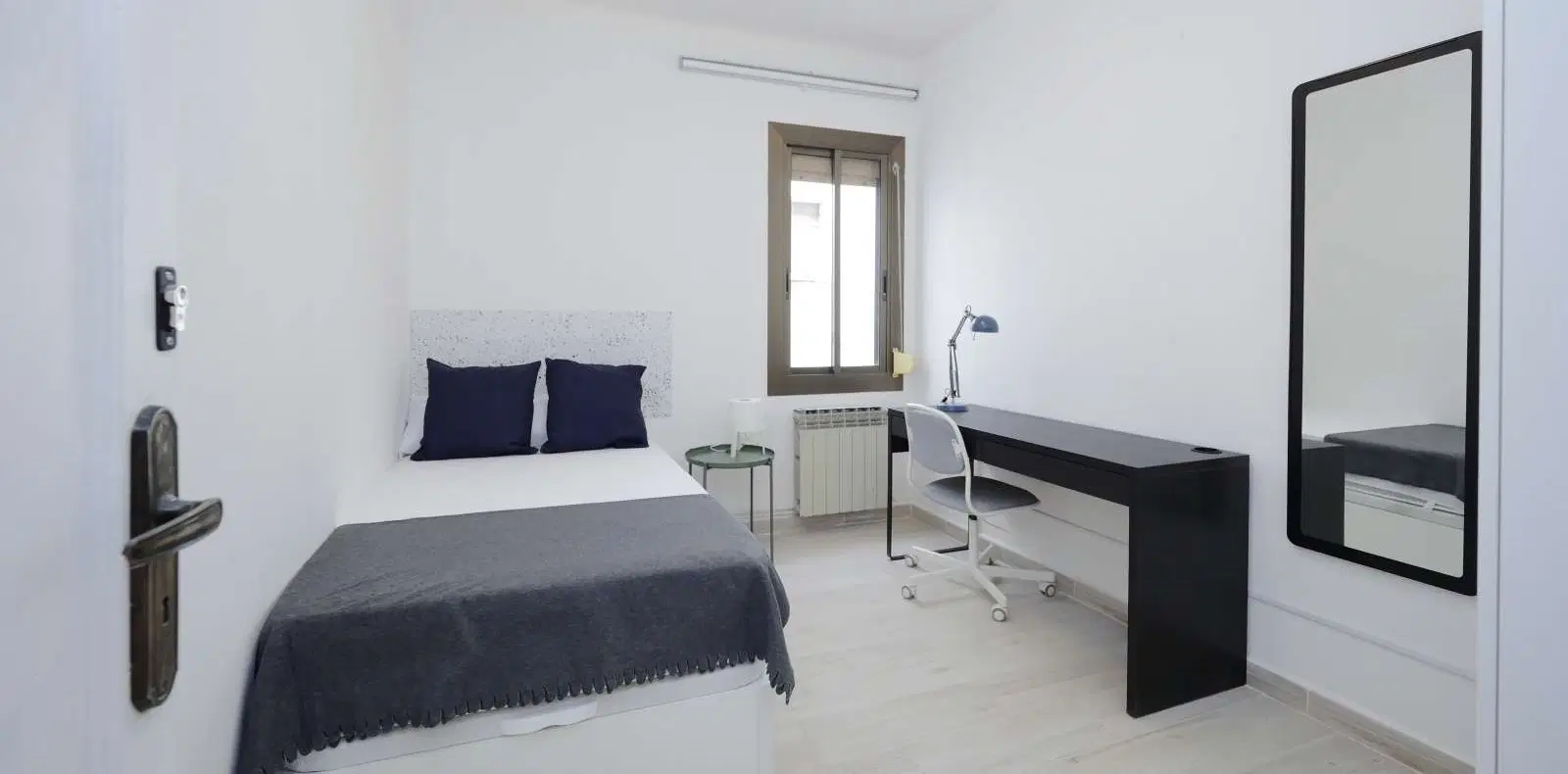 Rosalia De Castro, Barcelona – RSC-HAB1